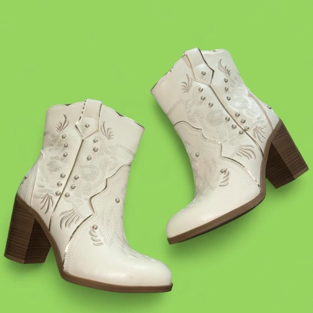 Torrid White Western Cowboy Boots Paisley Pearl Stud Block Heel